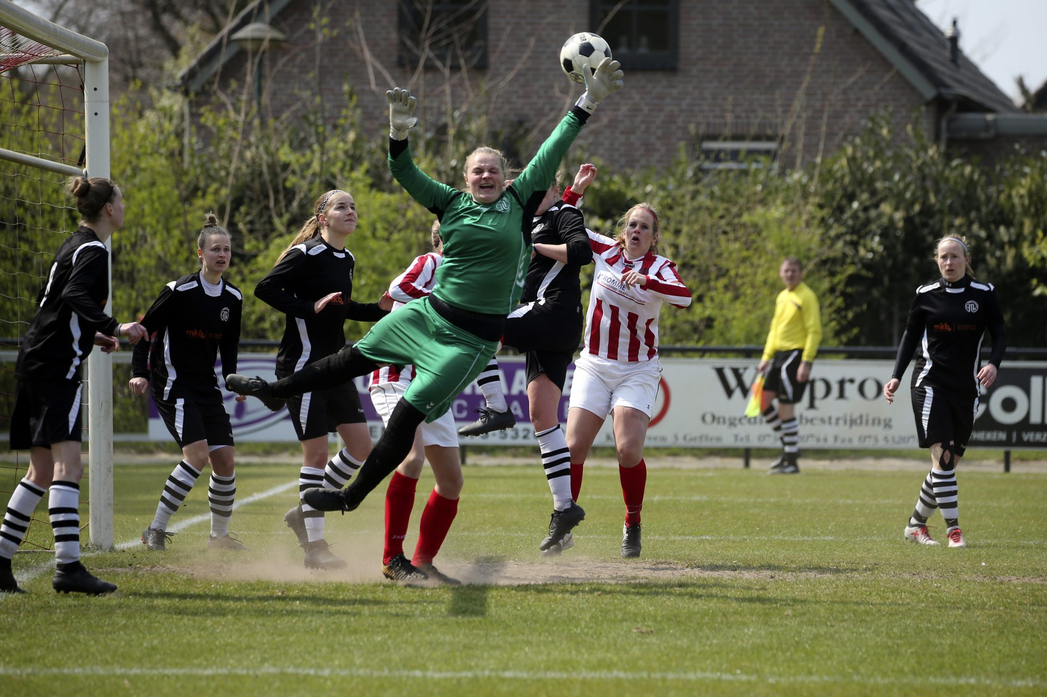 Nooit Gedacht Vrouwen 1 verliest van Maarssen Vrouwen 1