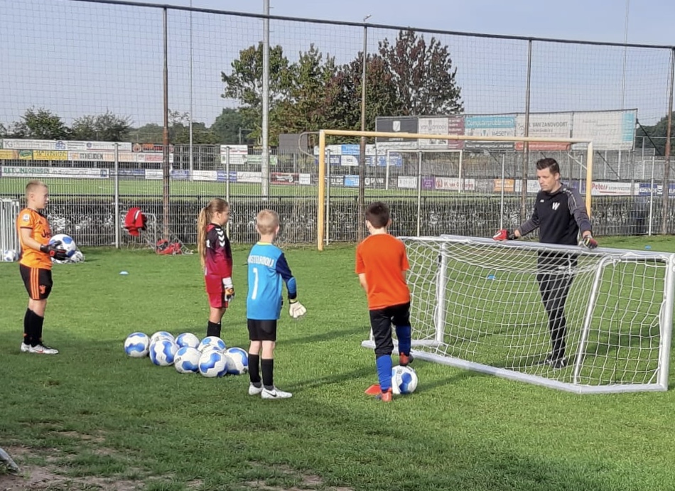 MvdH Keepersschool is gestart op sportpark de Biescamp