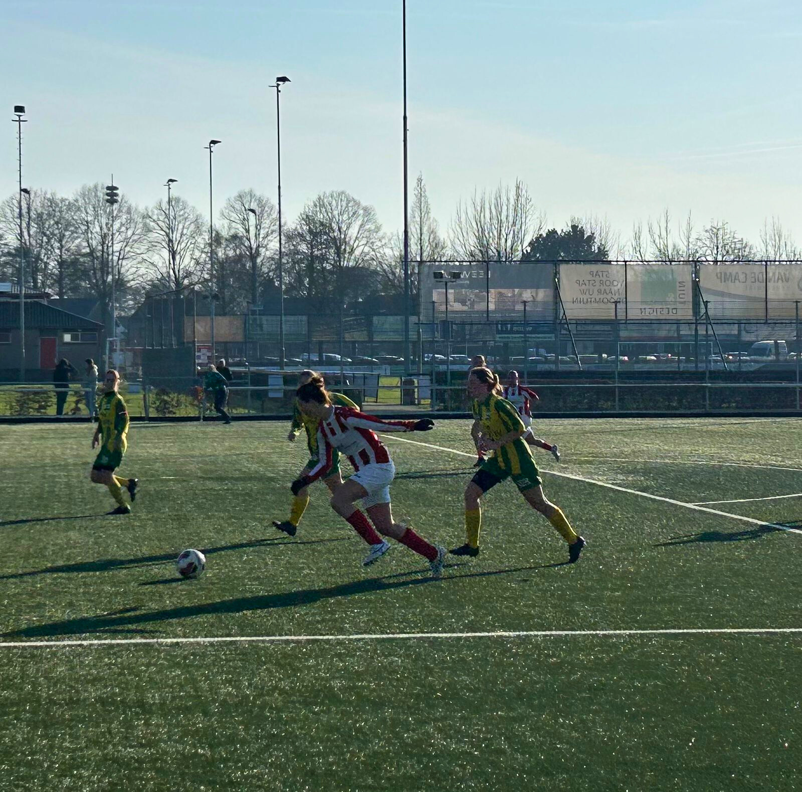 Zevenklapper vrouwen 1 met eerste goal Mare van Nistelrooij