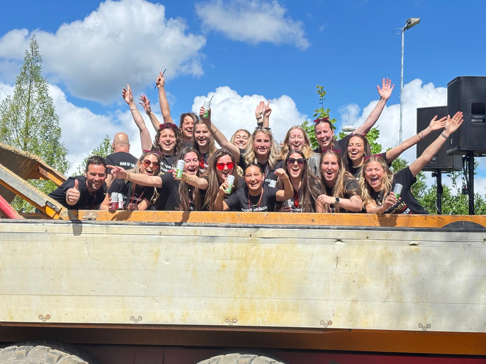 Vrouwen 1 winnen ook ruim als kampioen, eerste moet zich gaan klaarmaken voor nacompetie