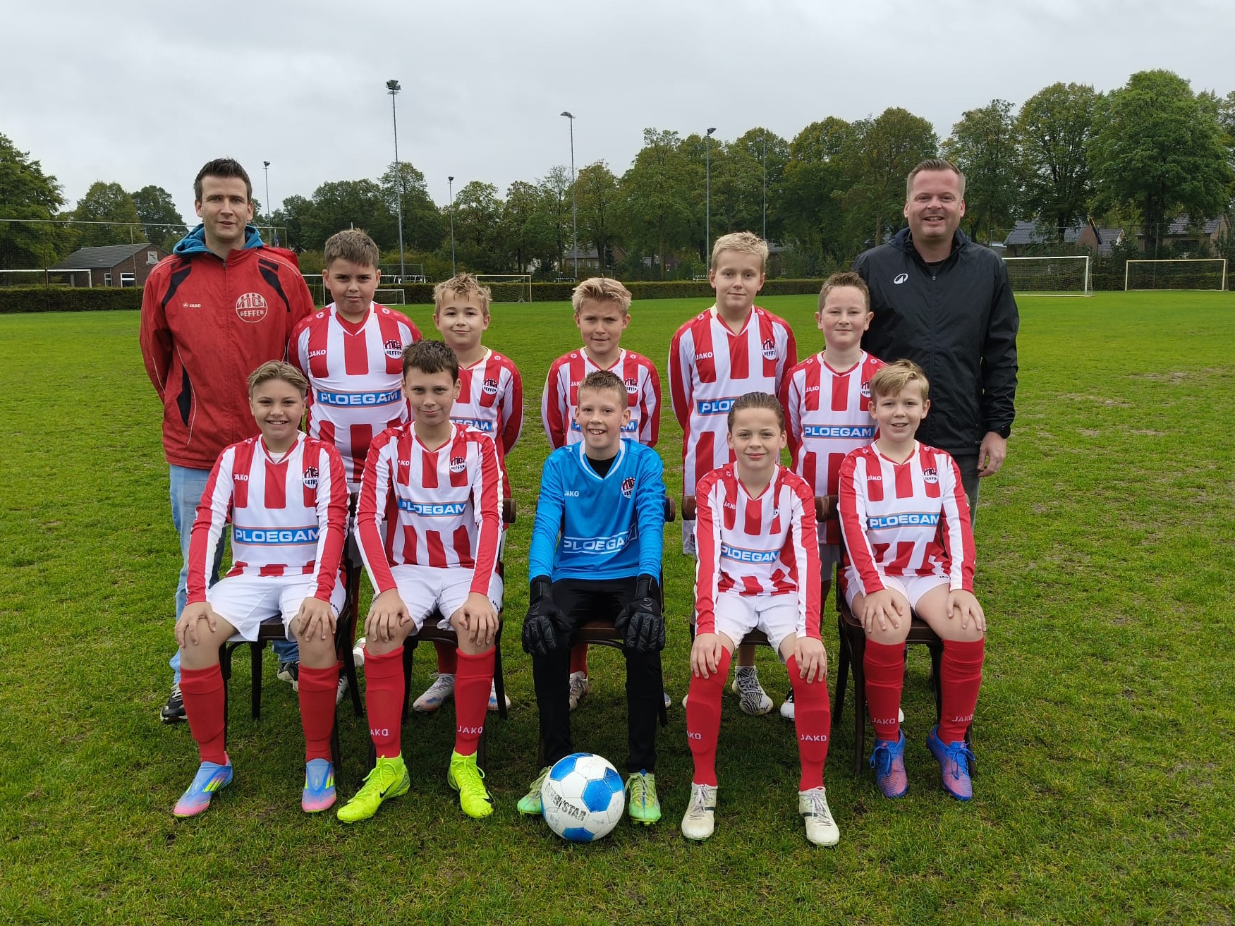 JO12-1 in het nieuw gestoken door bronssponsor Ploegam