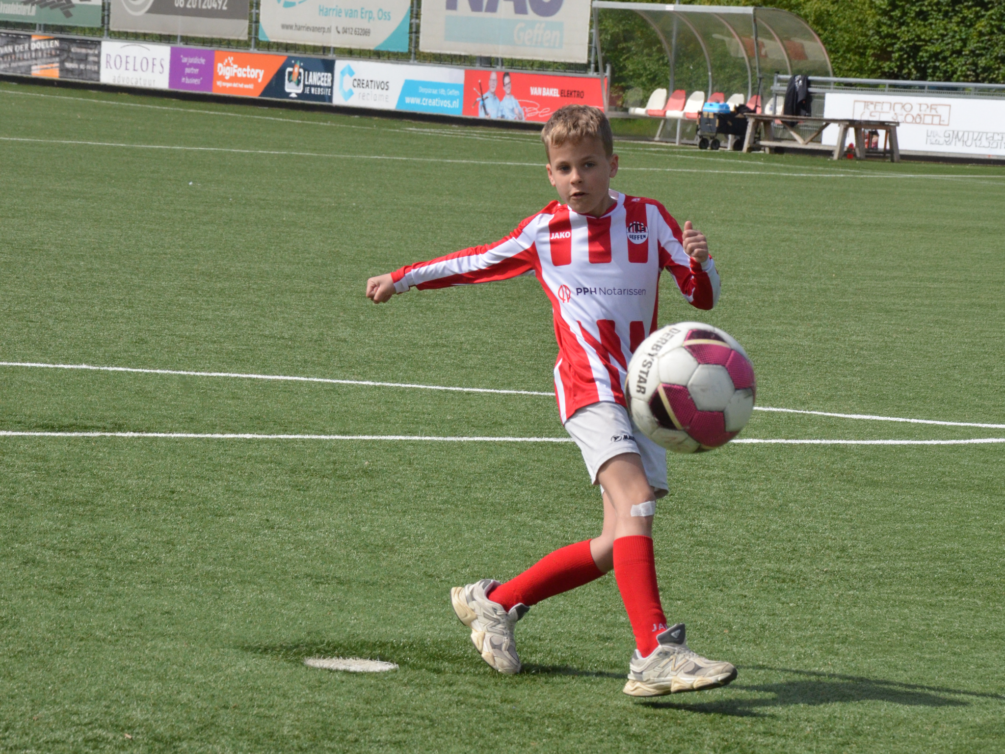 Uit de kleedkamer - Kaj van Dinther (JO10-1): ‘Ik hoop net zo’n goede verdediger te worden als mijn broer’